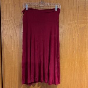Lock & Love Moroon Midi Skirt
Size M